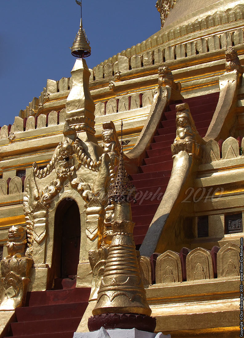 Paya Shwezigon - Bagan 2010