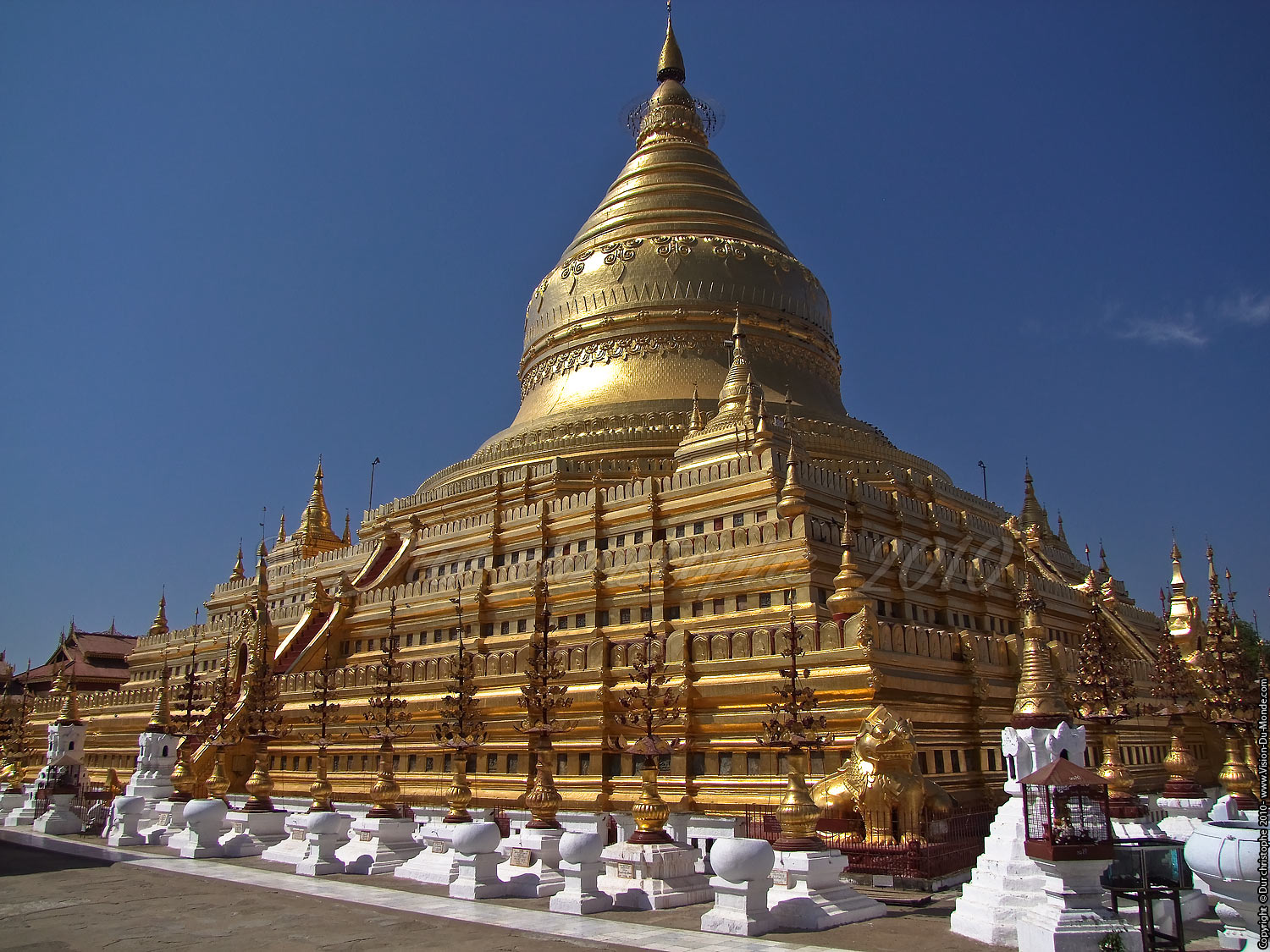 Paya Shwezigon - Bagan 2010