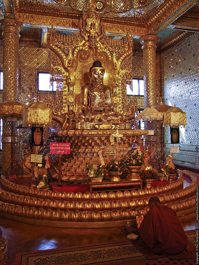 Bouddha d'or - Paya Botataung - Yangon 2010