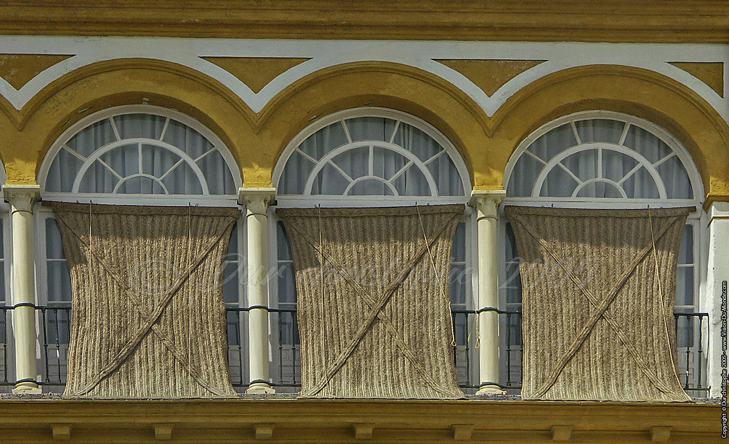 Les volets artisanaux - Barrio Santa Cruz - Seville - 2005