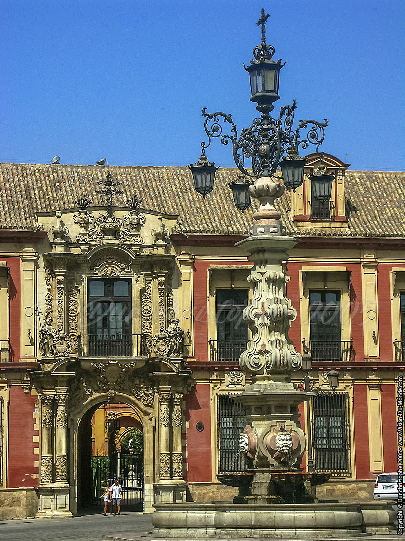 La fontaine - Place de la Giralda - Seville - 2005
