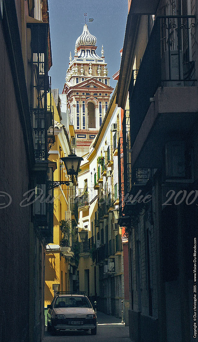 La ruelle ombragée - Barrio Santa Cruz - Seville - 2005