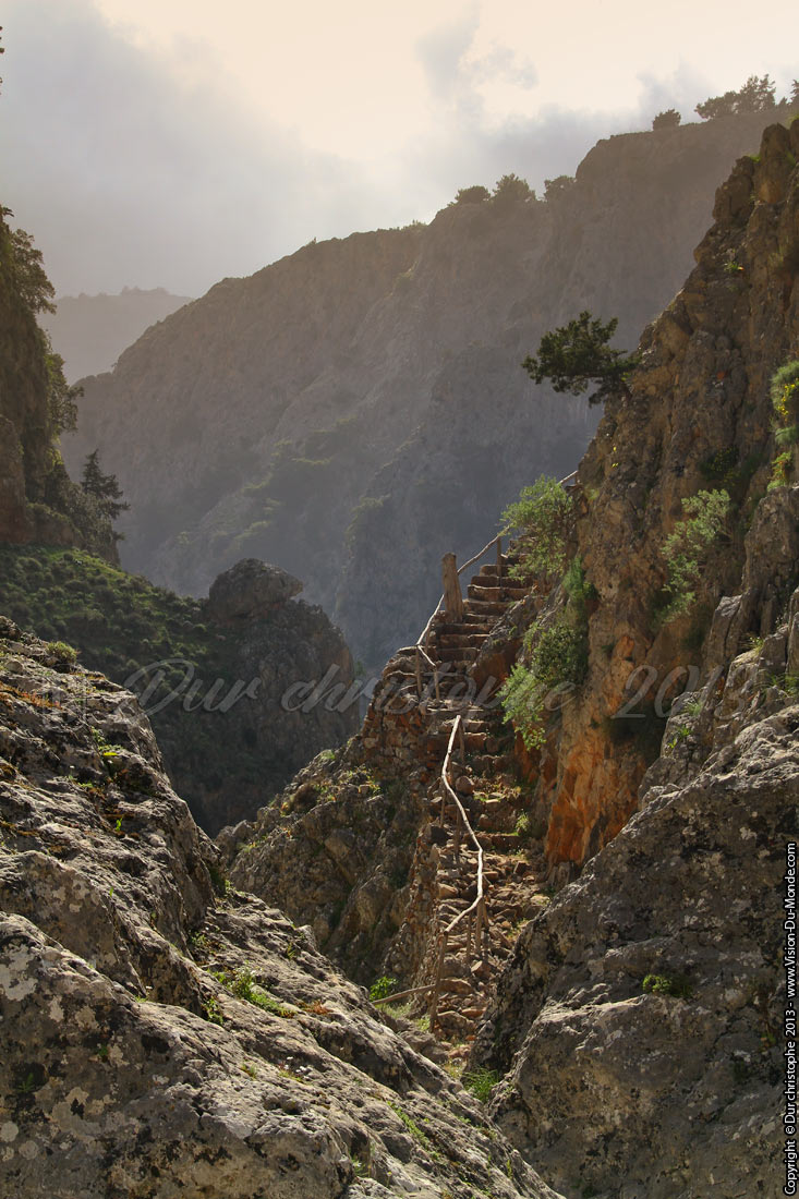 L'escalier de pierres - Gorges d'Aradhéna - 2013