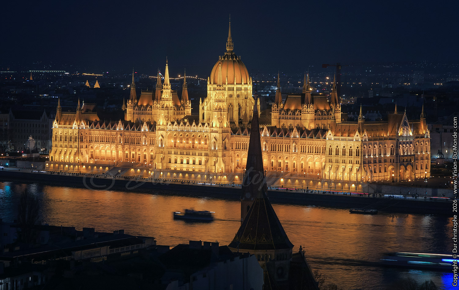 Le parlement by night - Budapest - 2025