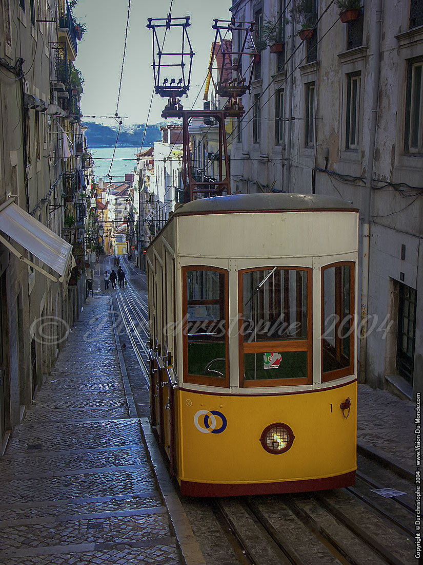 L'elevador da Bica - Quartier BairroAlto - Lisbonne - 2004