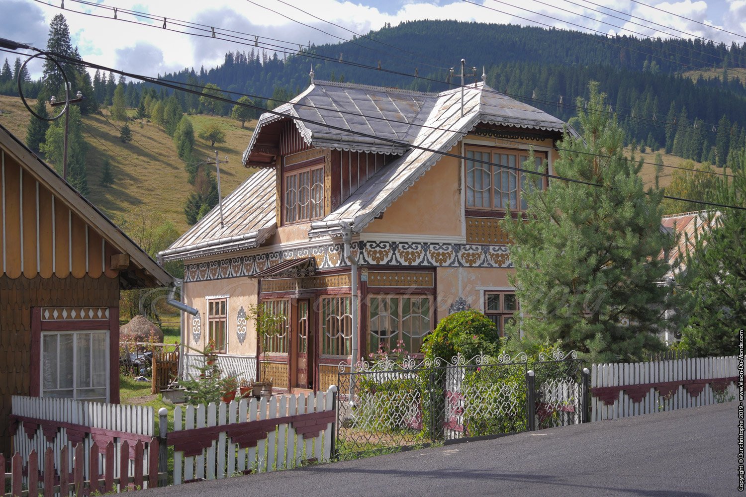 Maison traditionnelle en bois - Ciocanesti