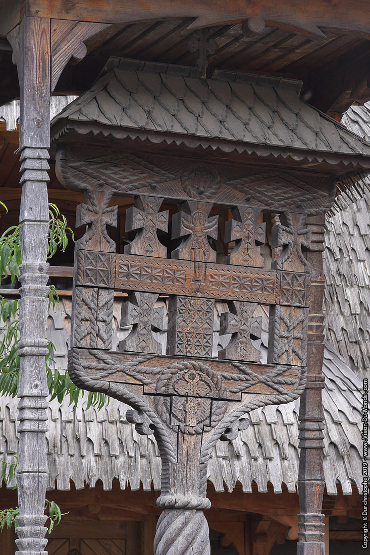 Panneau d’église en bois sculpté