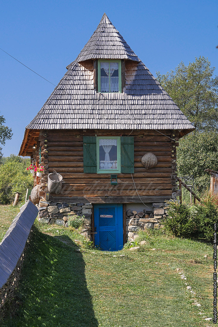 Maison traditionnelle en bois - Breb