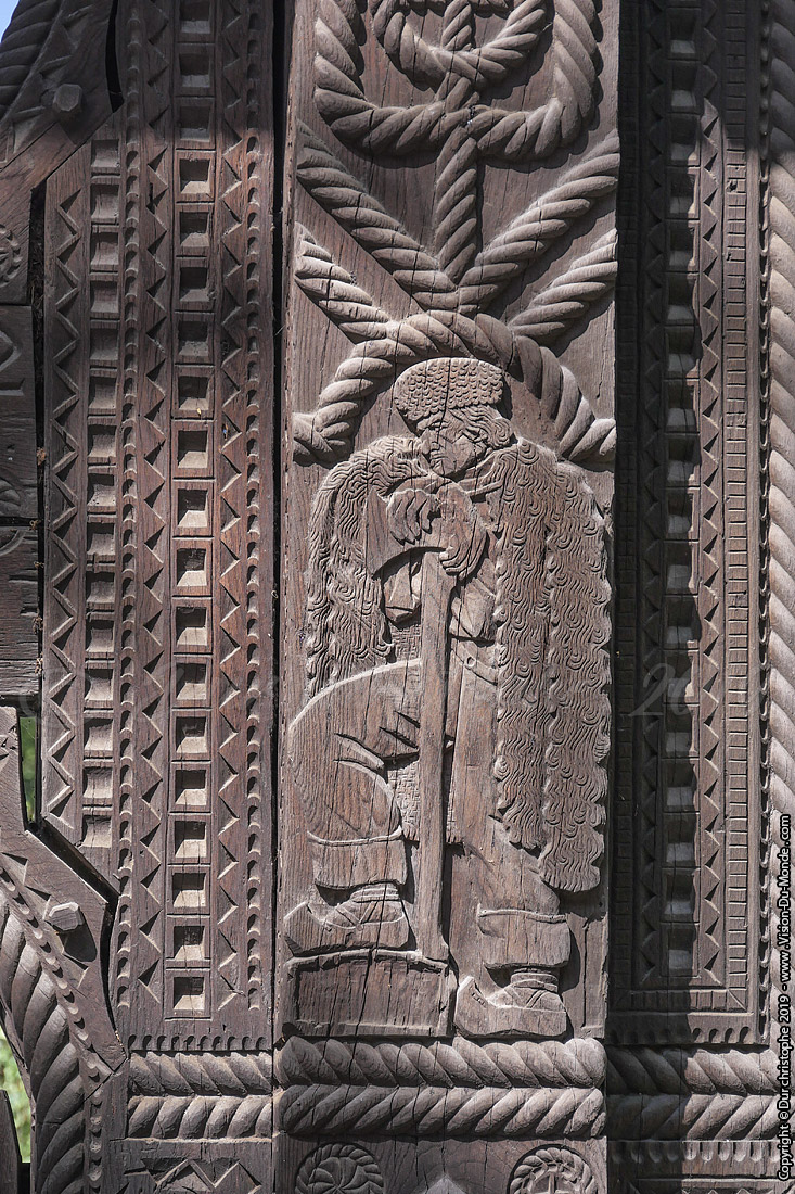 Portail sculpté