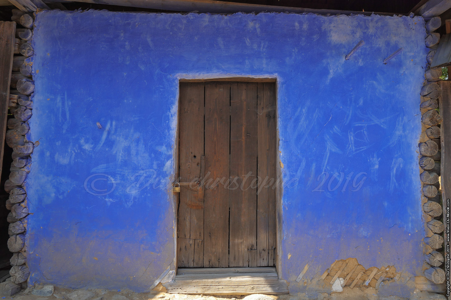 Le mur bleu - Parc Ethnographique Astra