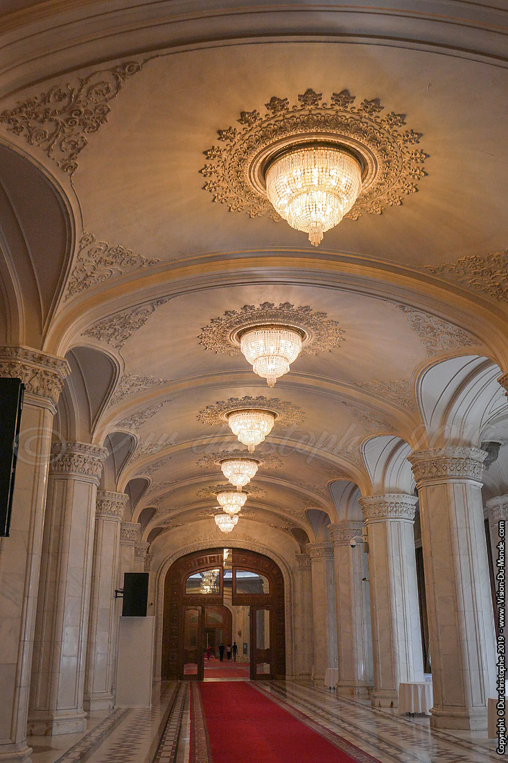 Couloir gigantesque - Palais du parlement - Bucarest