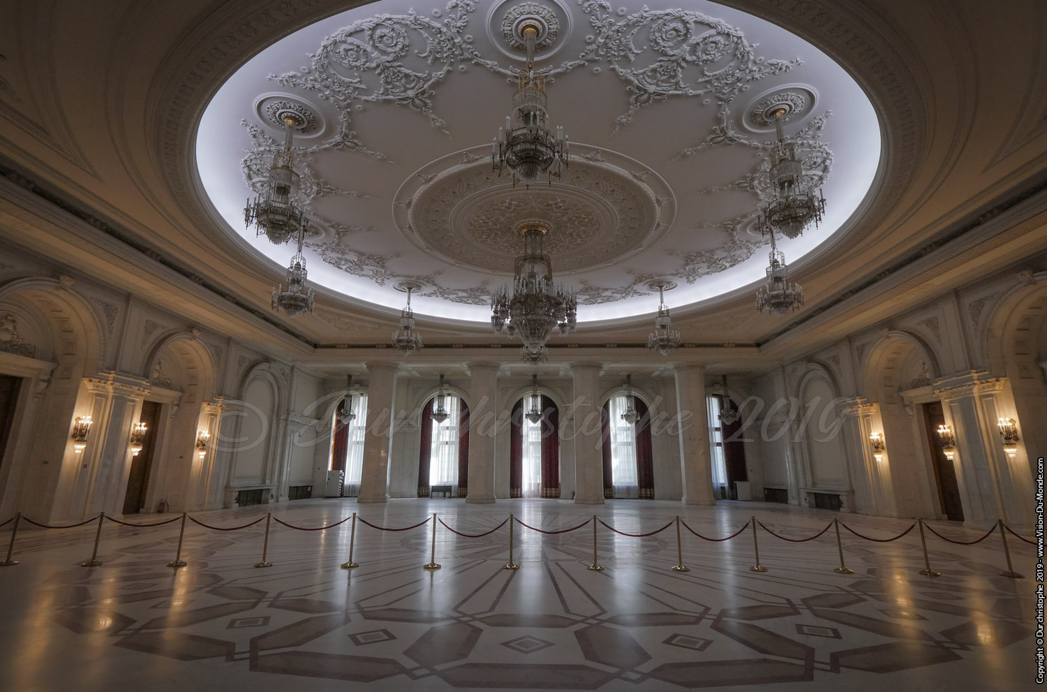 "petite" Salle circulaire - Palais du parlement - Bucarest